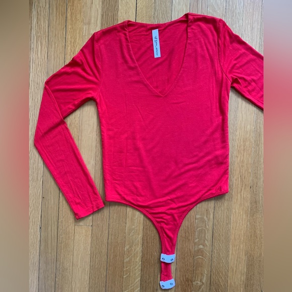Red v-neck bodysuit - Picture 2 of 4